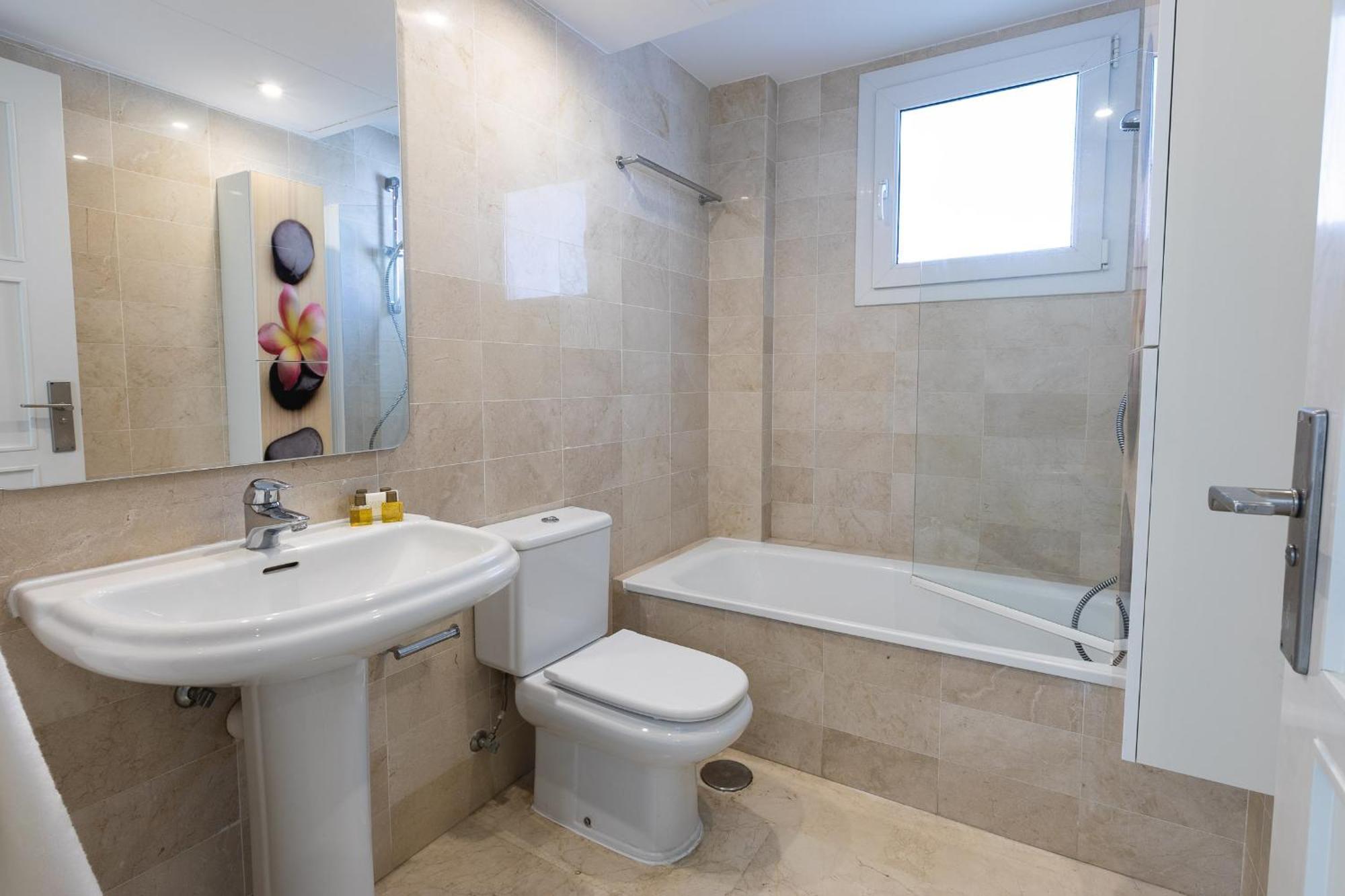 Apartment Vacation Marbella: Beachfront Duplex Penthouse With Sea View & Jacuzzi *
