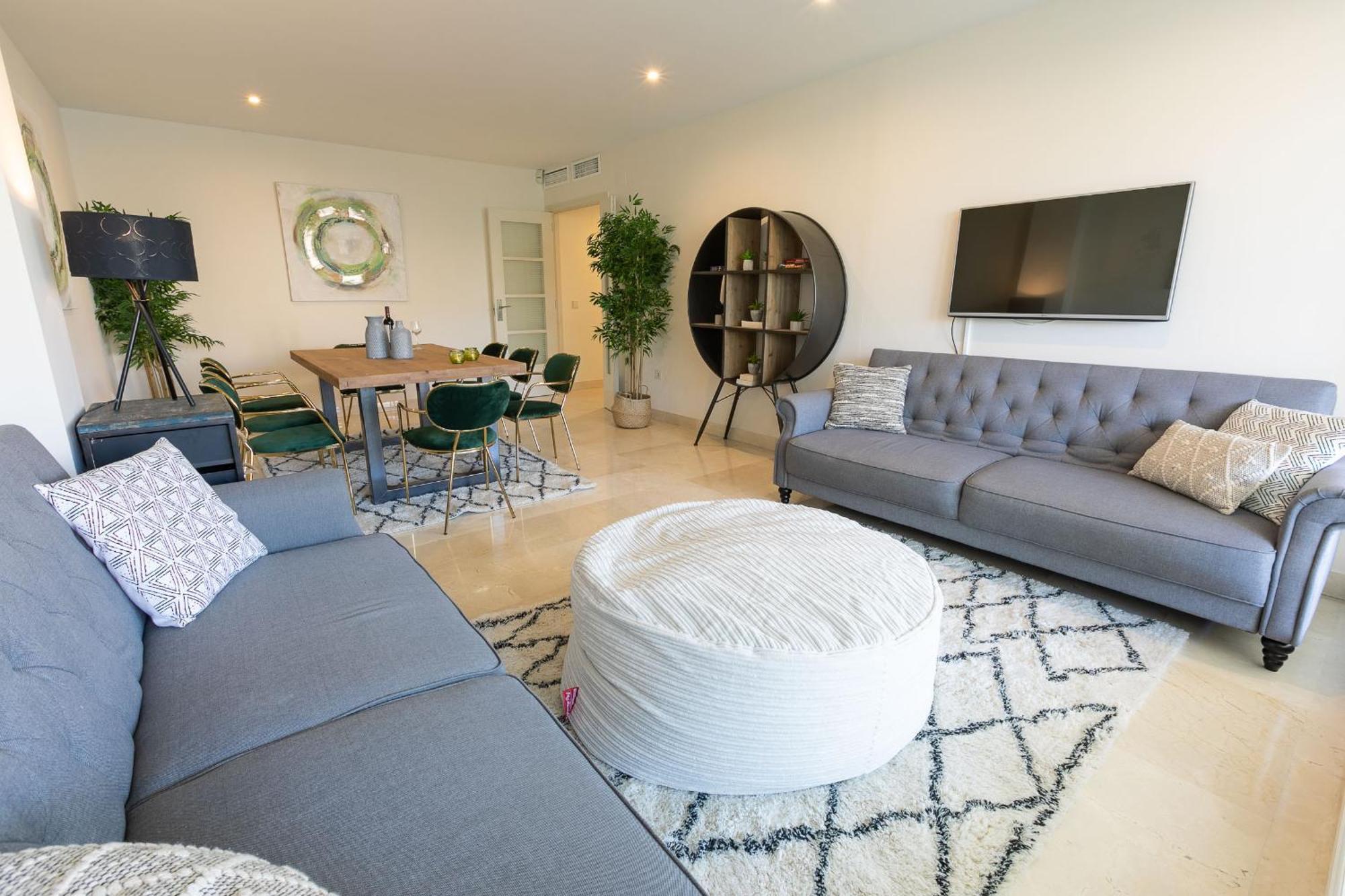 Apartment Vacation Marbella: Beachfront Duplex Penthouse With Sea View & Jacuzzi Marbella