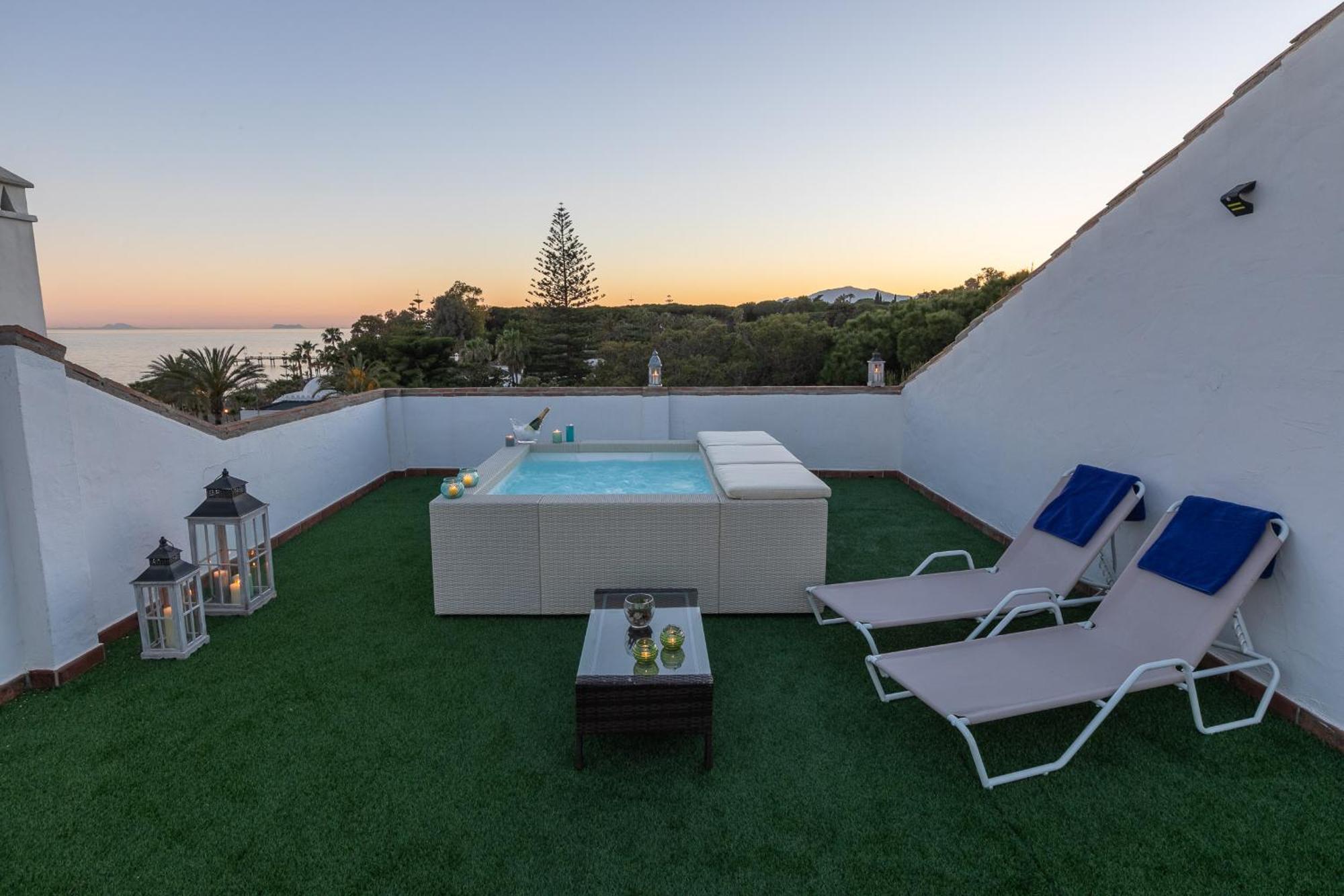 Vacation Marbella: Beachfront Duplex Penthouse With Sea View & Jacuzzi