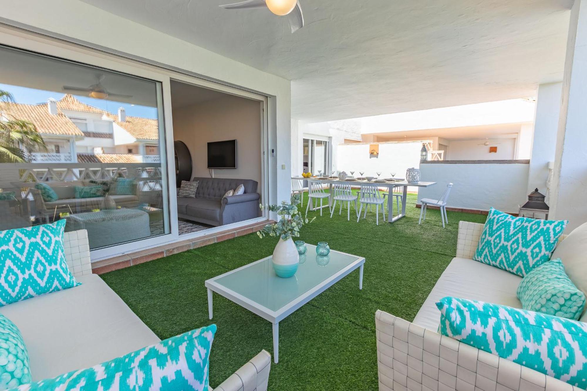 Apartment Vacation Marbella: Beachfront Duplex Penthouse With Sea View & Jacuzzi Marbella