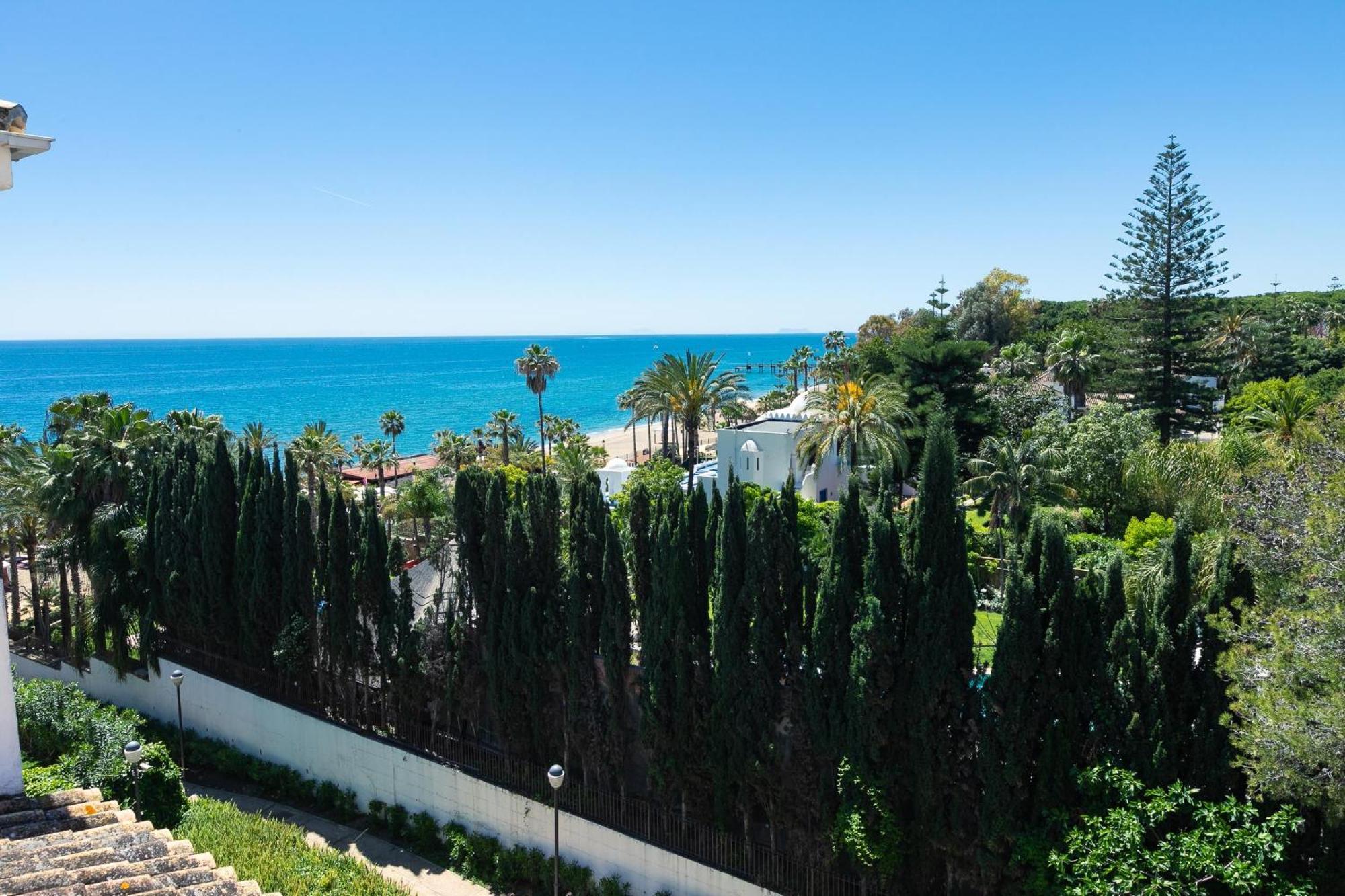 Apartment Vacation Marbella: Beachfront Duplex Penthouse With Sea View & Jacuzzi Marbella