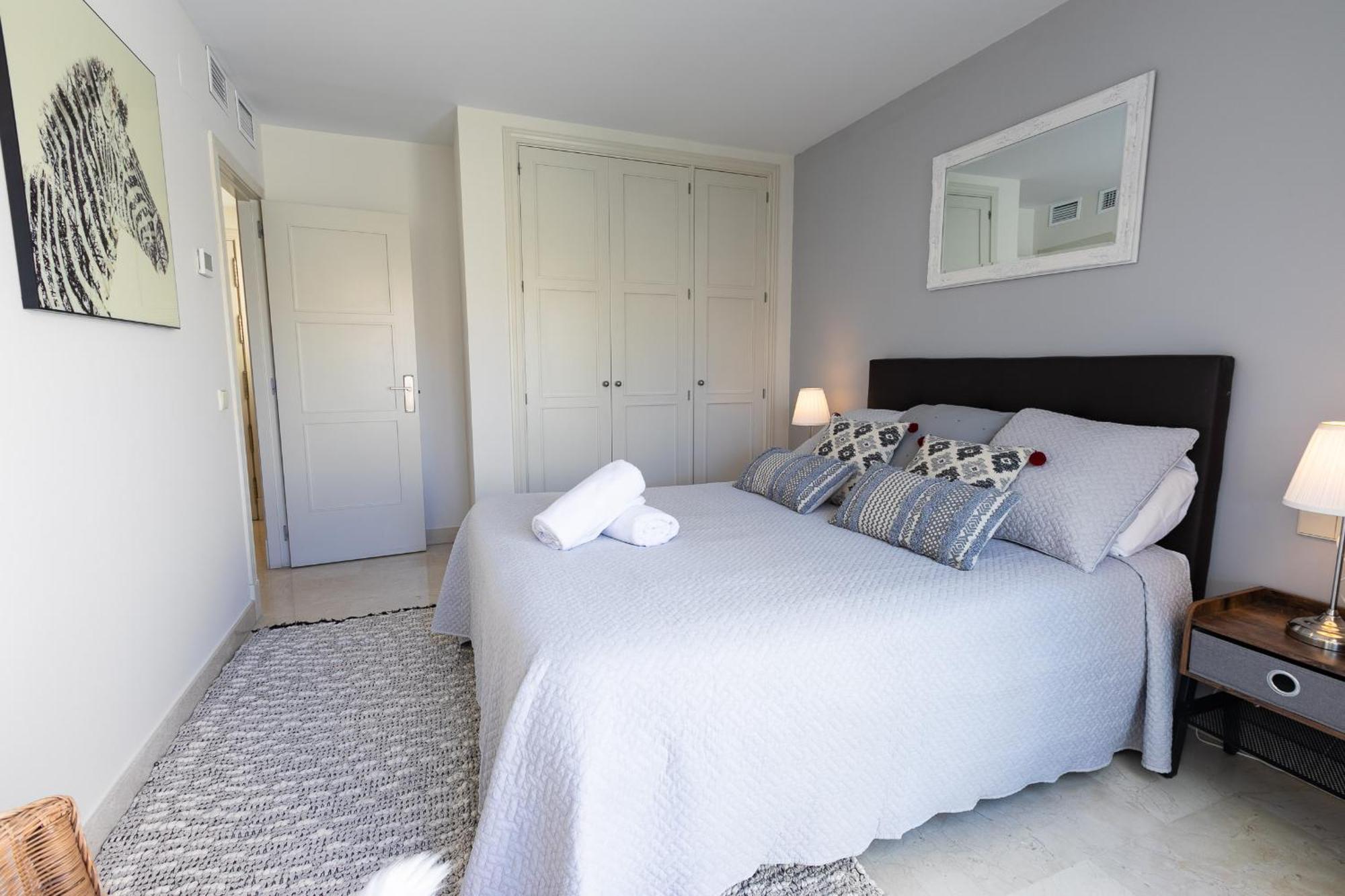 Appartamento Vacation I Las Canas Beachfront Haven, Sea View, Jacuzzi, Golden Mile, Duplex Penthouse, 24-7 Security Marbella