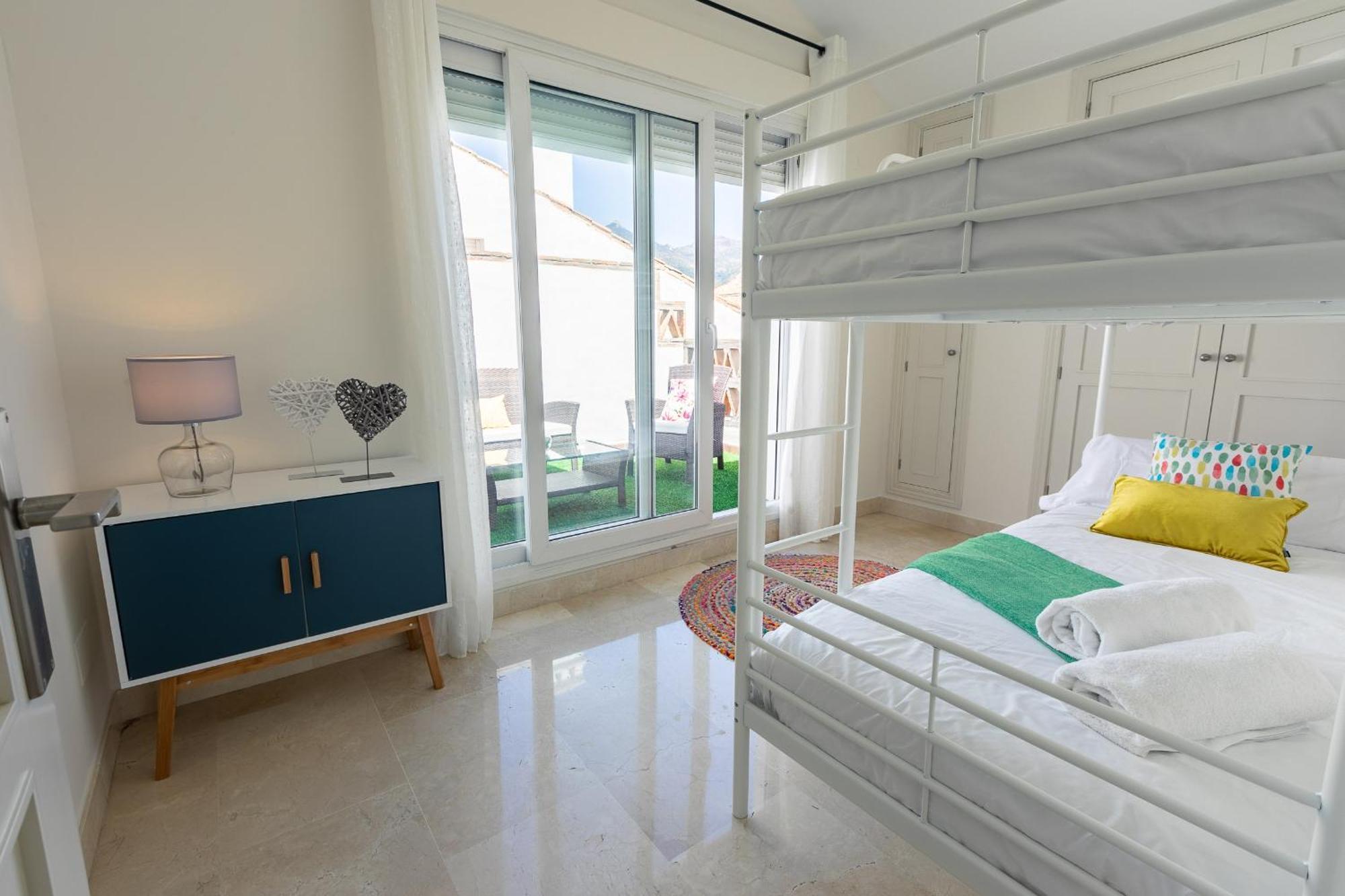 Vacation I Las Canas Beachfront Haven, Sea View, Jacuzzi, Golden Mile, Duplex Penthouse, 24-7 Security Marbella